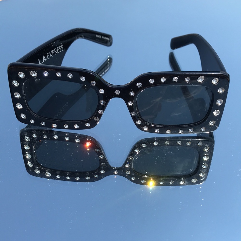 Sunglasses - Picture 3 of 4